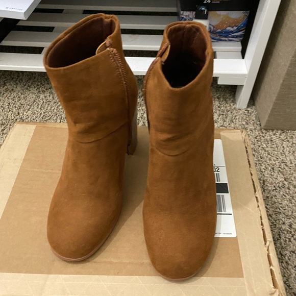 Tan heeled ankle boots - Picture 6 of 7